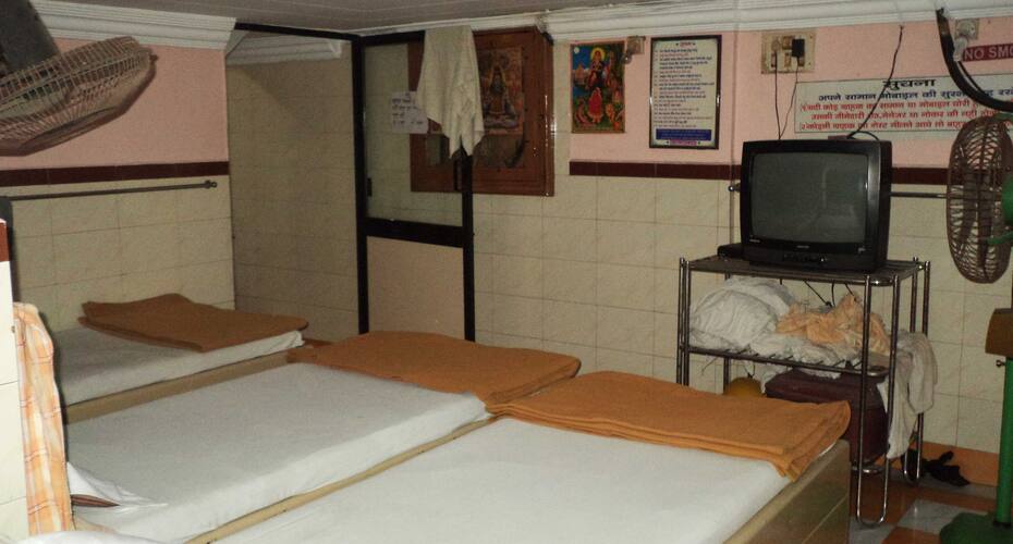 Radhe Guest House, Surat 5